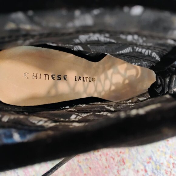 Chinese Laundry "Jingle" lace peep toe stiletto bootie, size 6.5, like new! - Picture 12 of 13